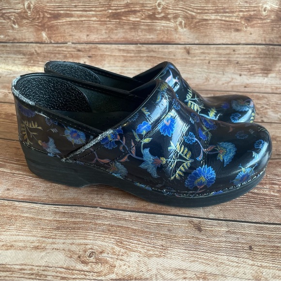 Dansko Shoes - Dansko Professional Women's Clog Blue Garden Patent Leather size eu 38, 7.5/8